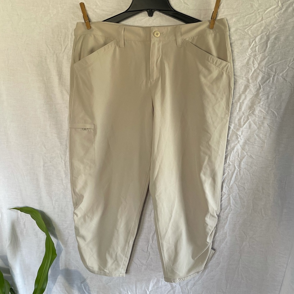 Eddie Bauer Women’s Khaki Capris